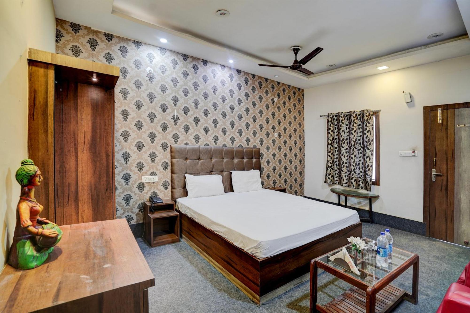 Mirzāpur Hotel O Shyam Utsav מראה חיצוני תמונה