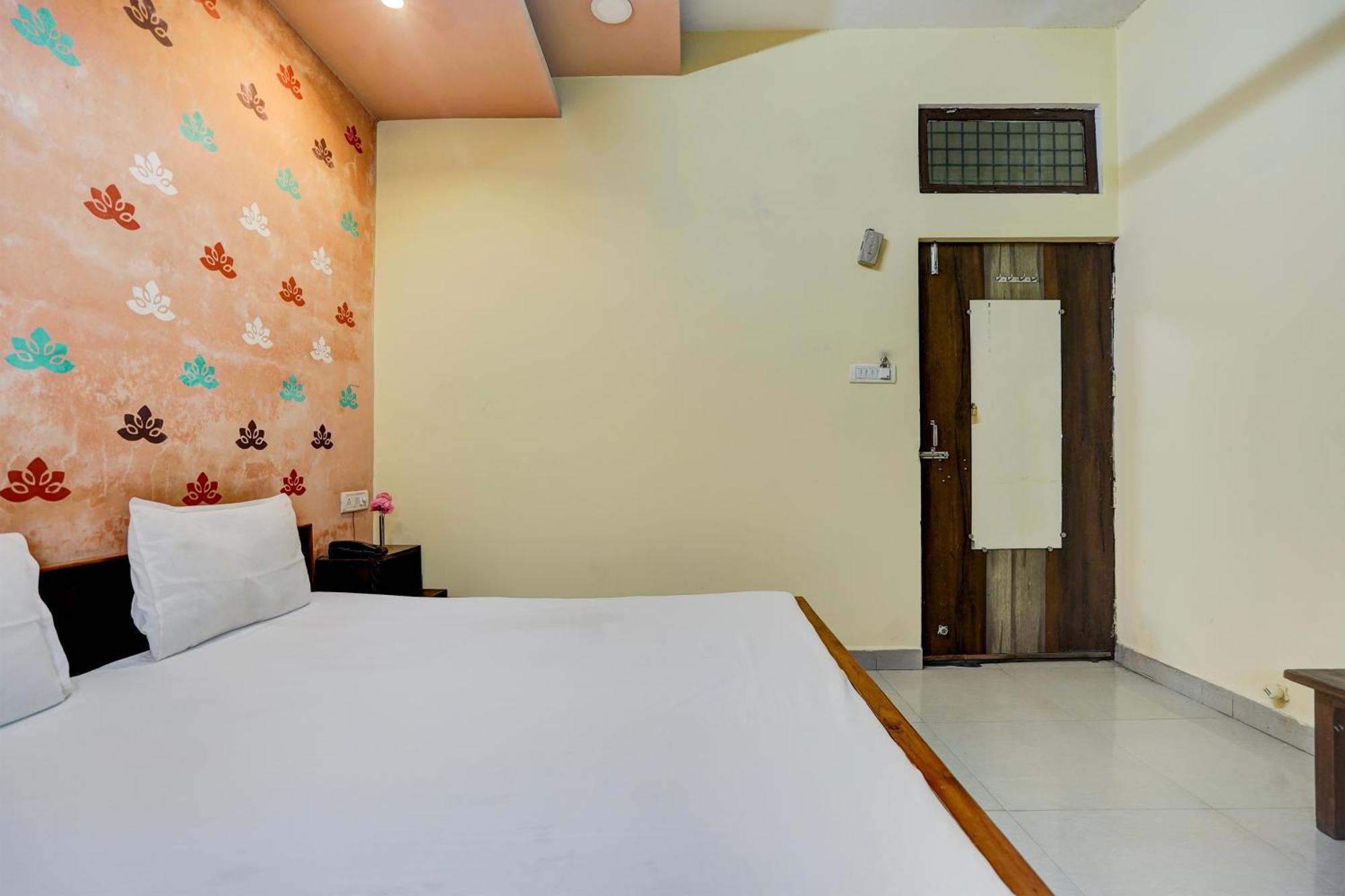 Mirzāpur Hotel O Shyam Utsav מראה חיצוני תמונה