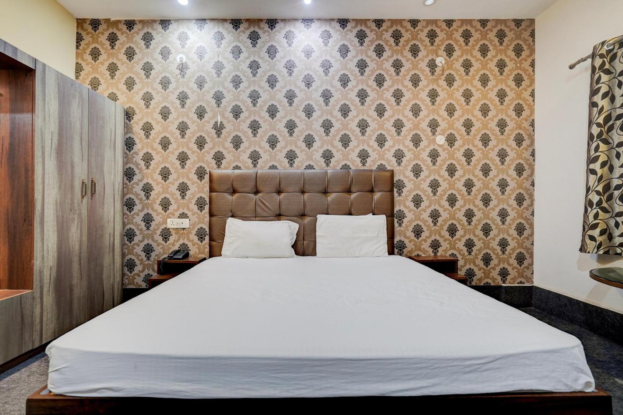 Mirzāpur Hotel O Shyam Utsav מראה חיצוני תמונה