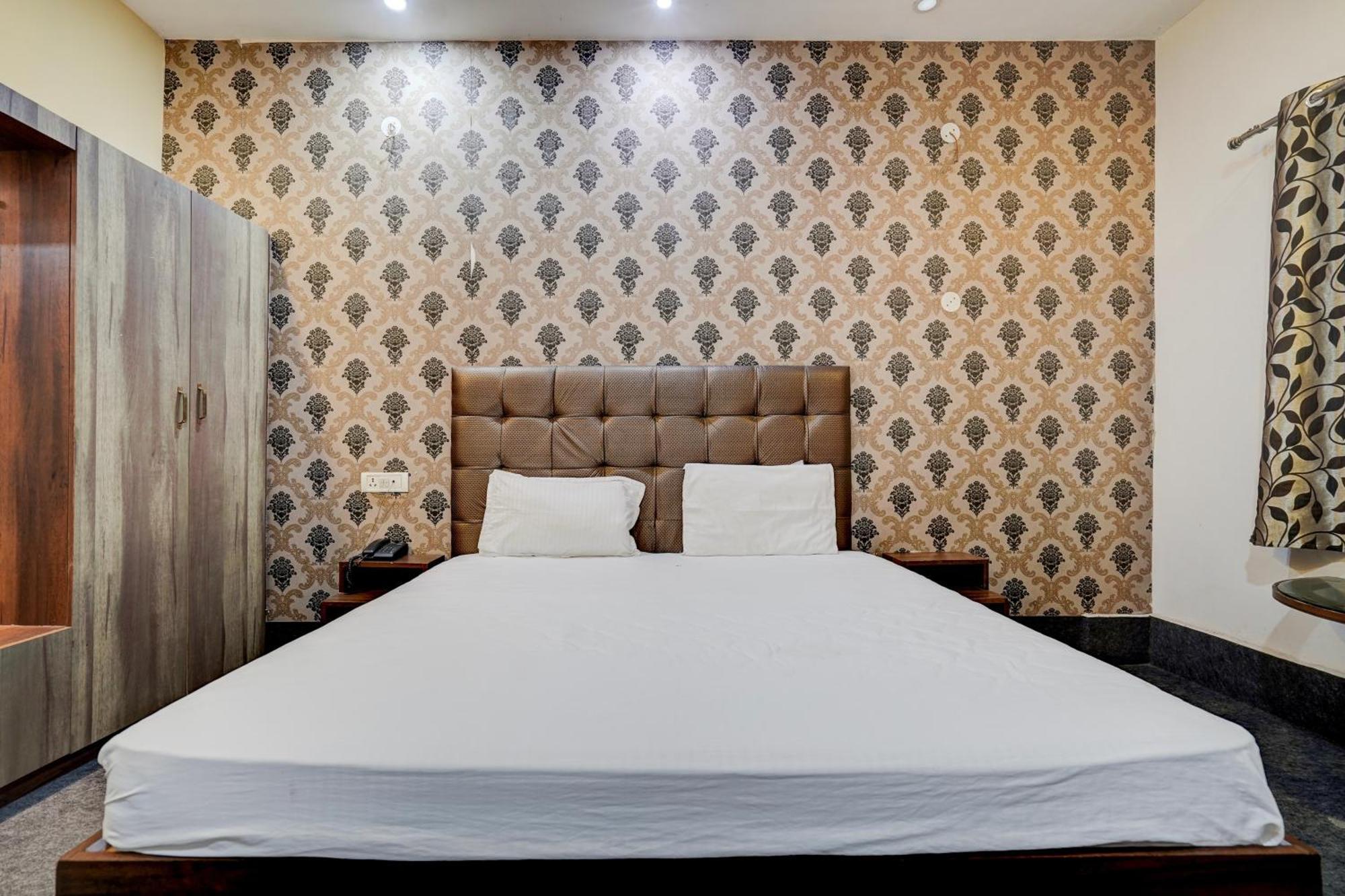 Mirzāpur Hotel O Shyam Utsav מראה חיצוני תמונה